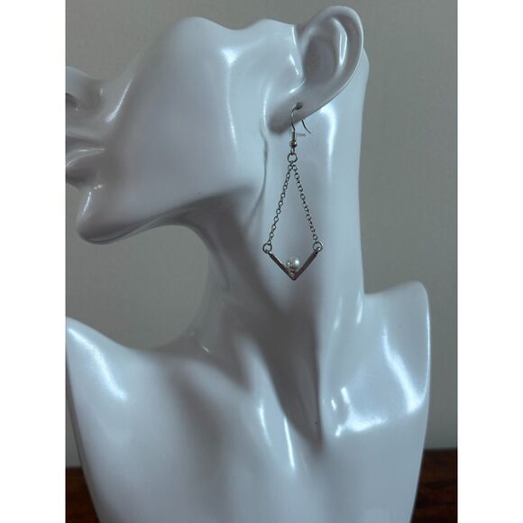 Silver-Tone Faux Pearl Earrings NWT 2" - Picture 5 of 5